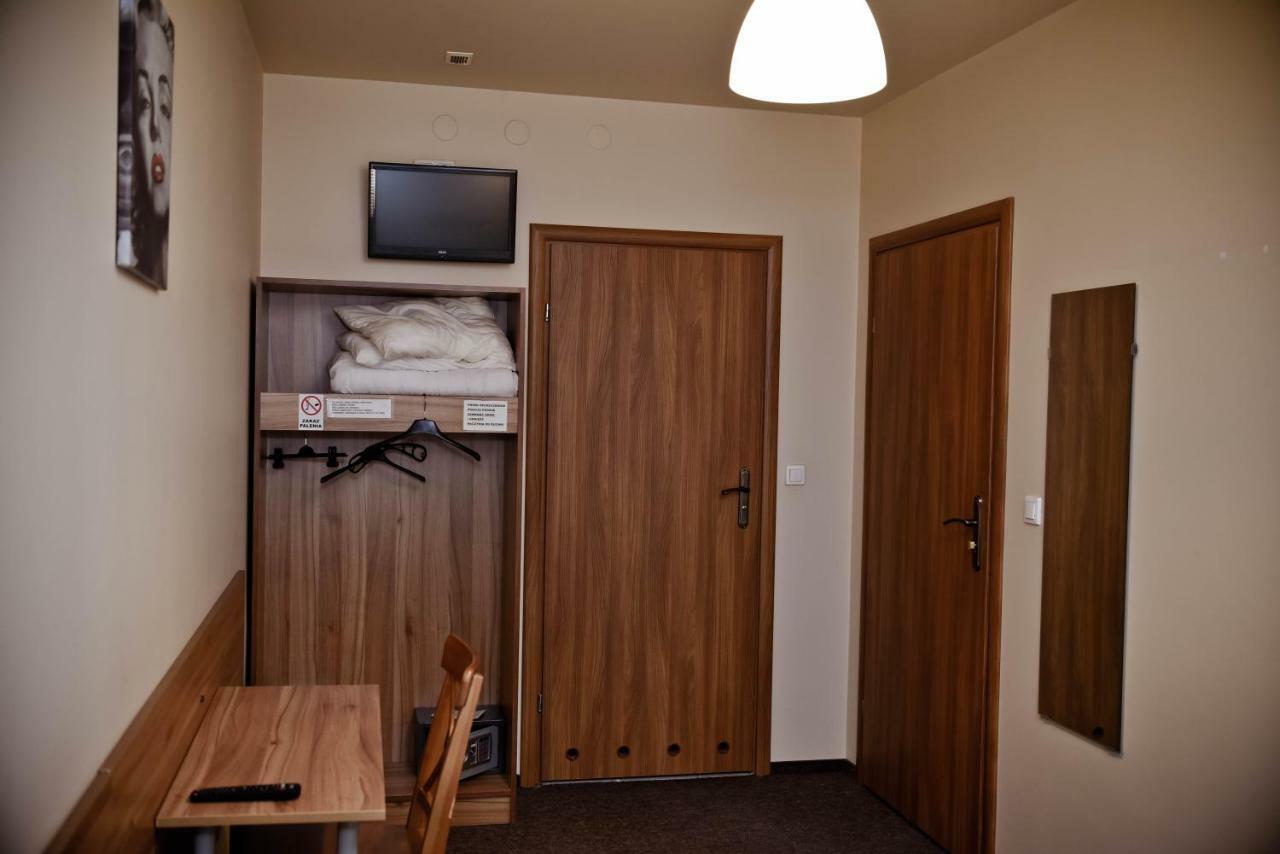 Kolumny 217- Tanie Noclegi Pracownicze, Parking Bezplatny Łódź Buitenkant foto
